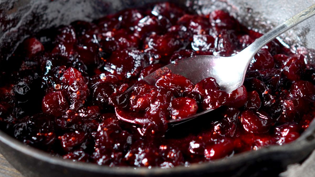 Sos żurawinowy sprawdzi się nie tylko do oscypków