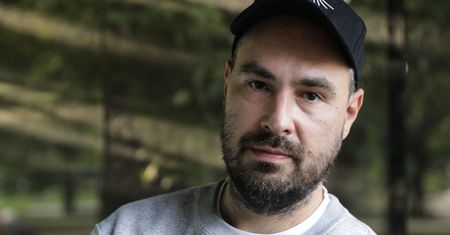 Jakub Żulczyk o promowaniu alkoholu przez celebrytów. "To łamanie prawa"