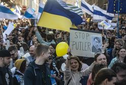 Rosjanie w Pradze przeciwko Putinowi. Zmienili rosyjską flagę