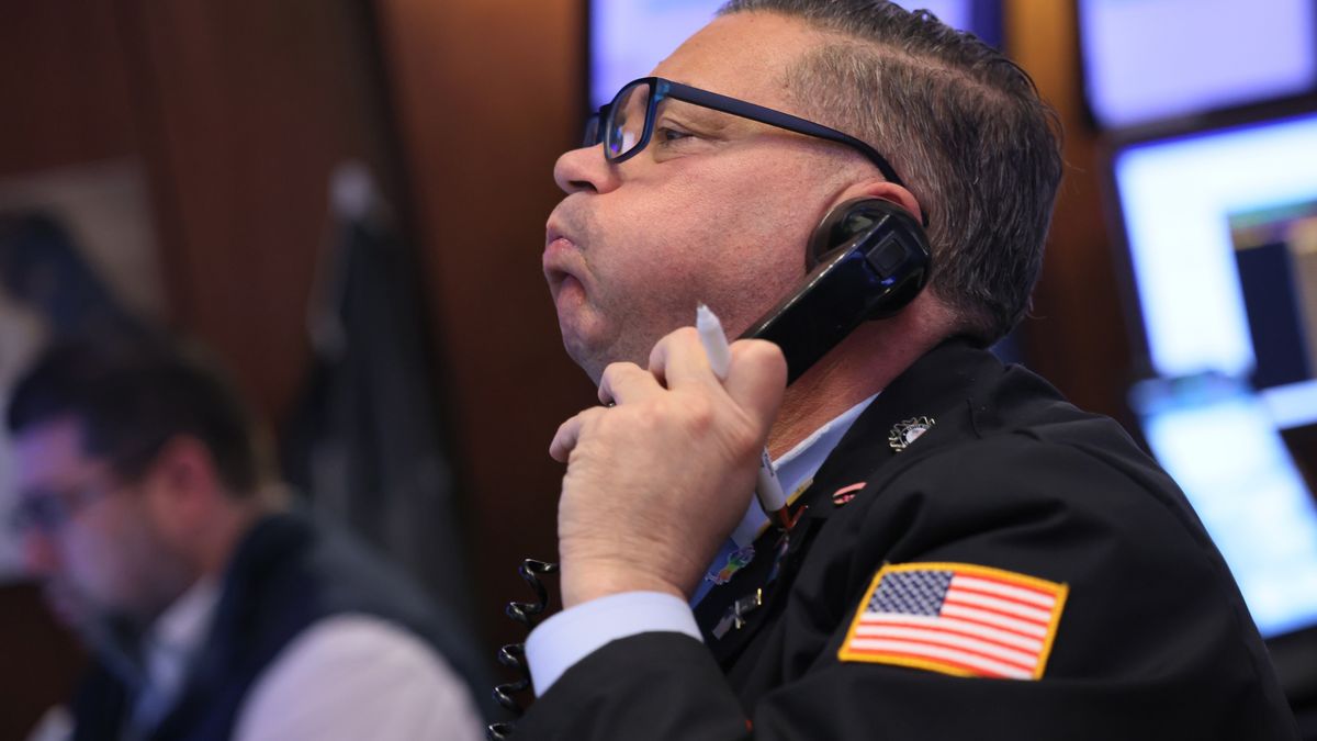 NEW YORK, NEW YORK - FEBRUARY 23: Traders work on the floor of the New York Stock Exchange during morning trading on February 23, 2024 in New York City. The market opened continuing its rise after yesterdays closing with the S&P 500, the Nasdaq Composite posting their best day since early 2023 and the Dow Jones surpassing 39,000 for the first time ever amid Nvidia reporting a stronger-than-expected quarterly results. (Photo by Michael M. Santiago/Getty Images)
