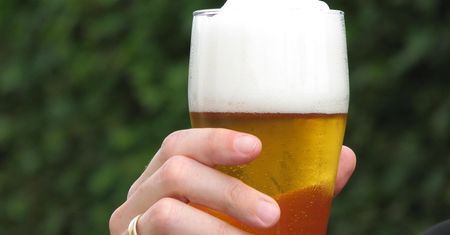 Zdrowsza alternatywa piwa? Nie każdy może po nią bezkarnie sięgać