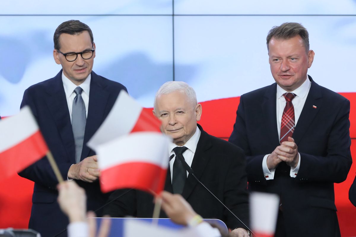 "To skończy się rozłamem w PiS". Kaczyński u Rydzyka wbija szpilę w Morawieckiego, w partii huczy