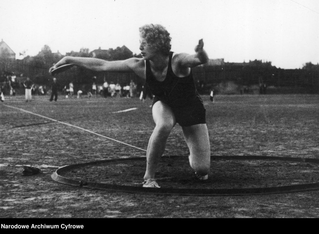 Jadwiga Wajsówna. Zawody lekkoatletyczne kobiet w Czeladzi fot. domena publiczna/Narodowe Archiwum Cyfrowe