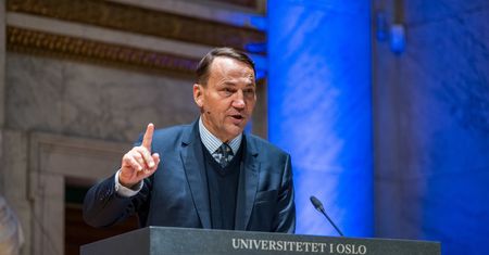 Sikorski apeluje ws. floty cieni. "Realne zagrożenie"