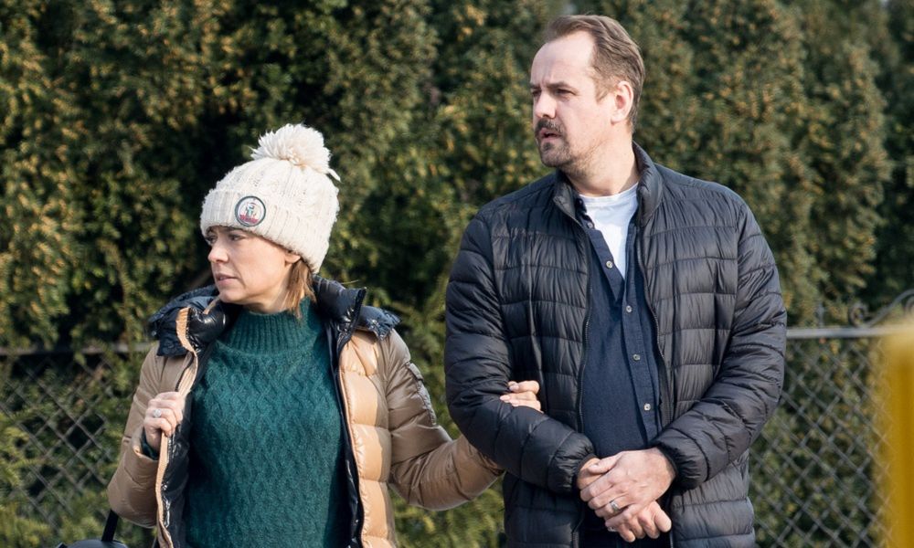 Rozanieleni Anna Mucha i Jakub Wons tuptają na romantyczną randkę