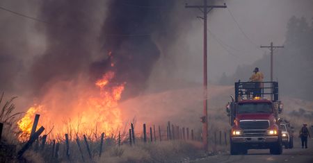 Ogień strawił ponad 600 budynków, masowe ewakuacje. Gigantyczny pożar w USA