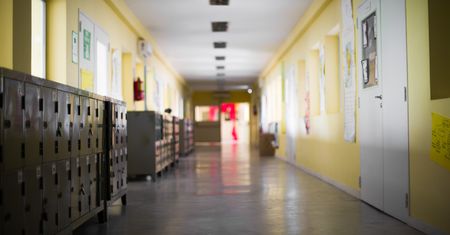 Działacz pro-life puścił w szkole drastyczny film o aborcji. Dyrektor tłumaczy, że "uczniowie mogli zamknąć oczy"