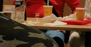 Polacy na wakacjach. Wódka już na lotnisku. "Wstydu nie mają"