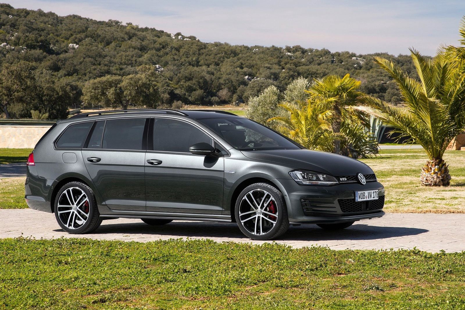 VW Golf GTD występował z mocnym dieslem, jeździł jak GTI, a do tego mógł mieć nadwozie kombi. 