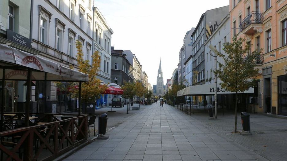 Gdy wybuchła pandemia koronawirusa lokale na ul. Mariackiej w Katowicach opustoszały.