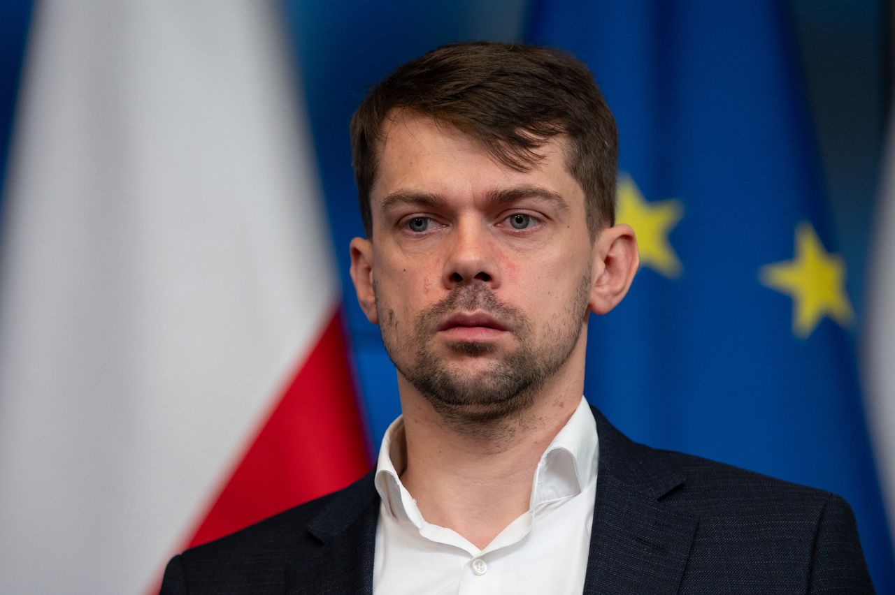 "Bezpodstawna reakcja". Wiceszef MSWiA poucza Kołodziejczaka