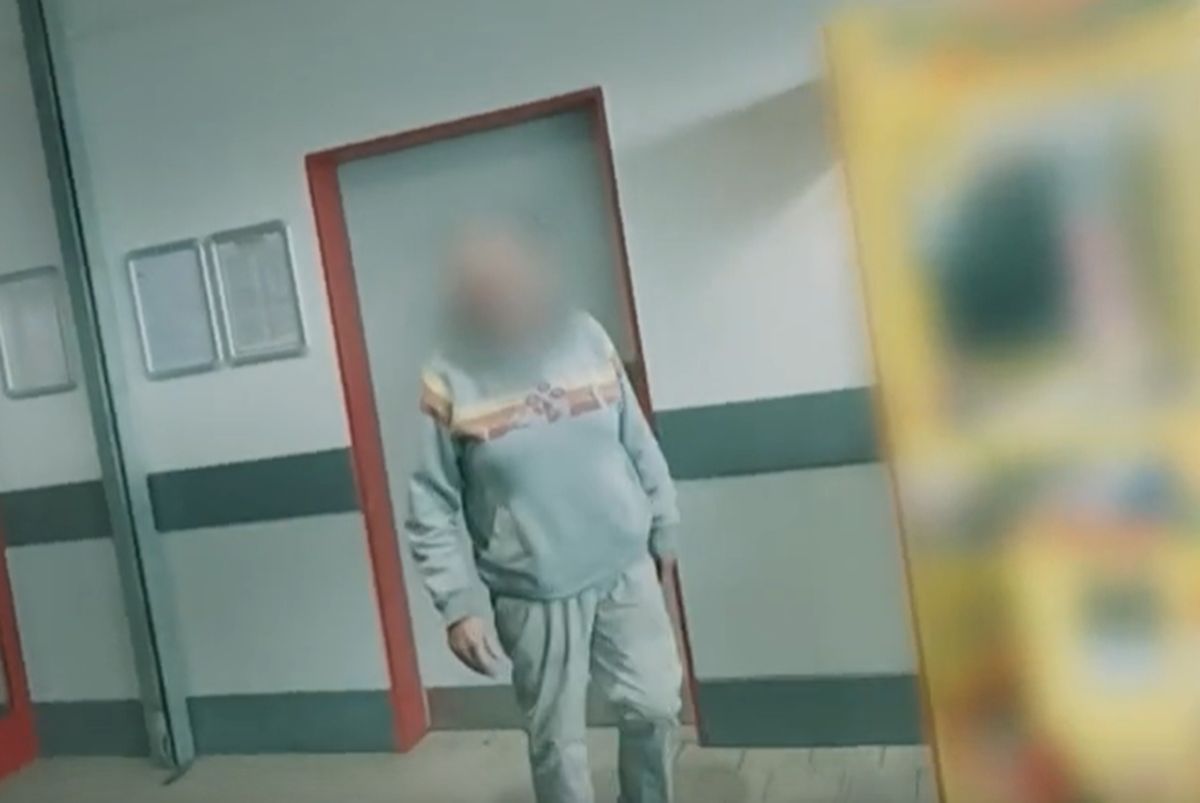 Aż parsknęli śmiechem. "Zamknął się w toalecie"