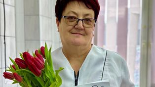 Łoniów: Pani Teresa Reczek, kucharka w szkole odeszła na emeryturę