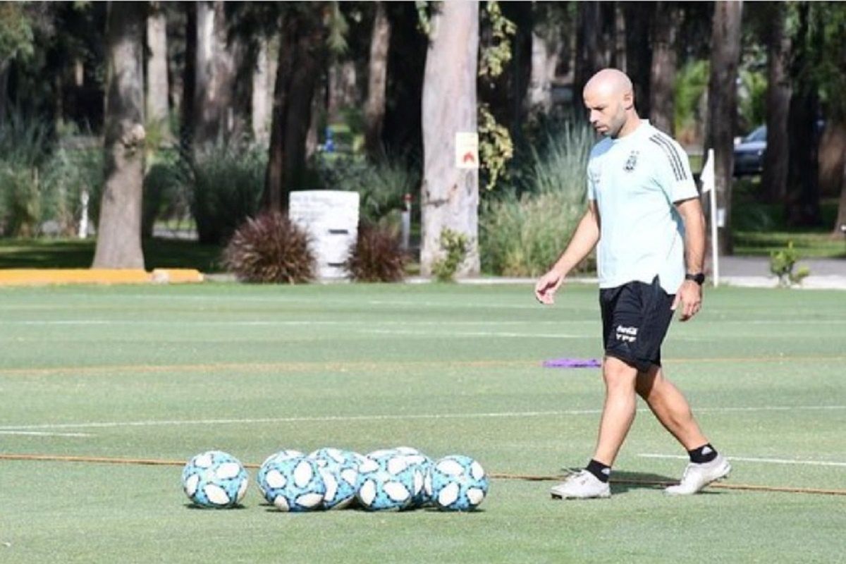 Trener młodzików zaskoczył. Oto co każe podopiecznym Javier Mascherano