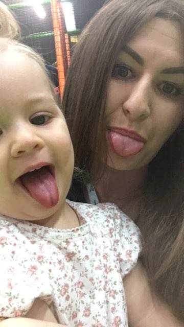 Sandra Gliszczyńska z córeczką 
