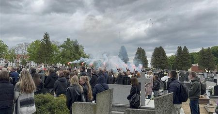 Poruszające sceny na pogrzebie Mai. Gest uczniów zaskoczył żałobników