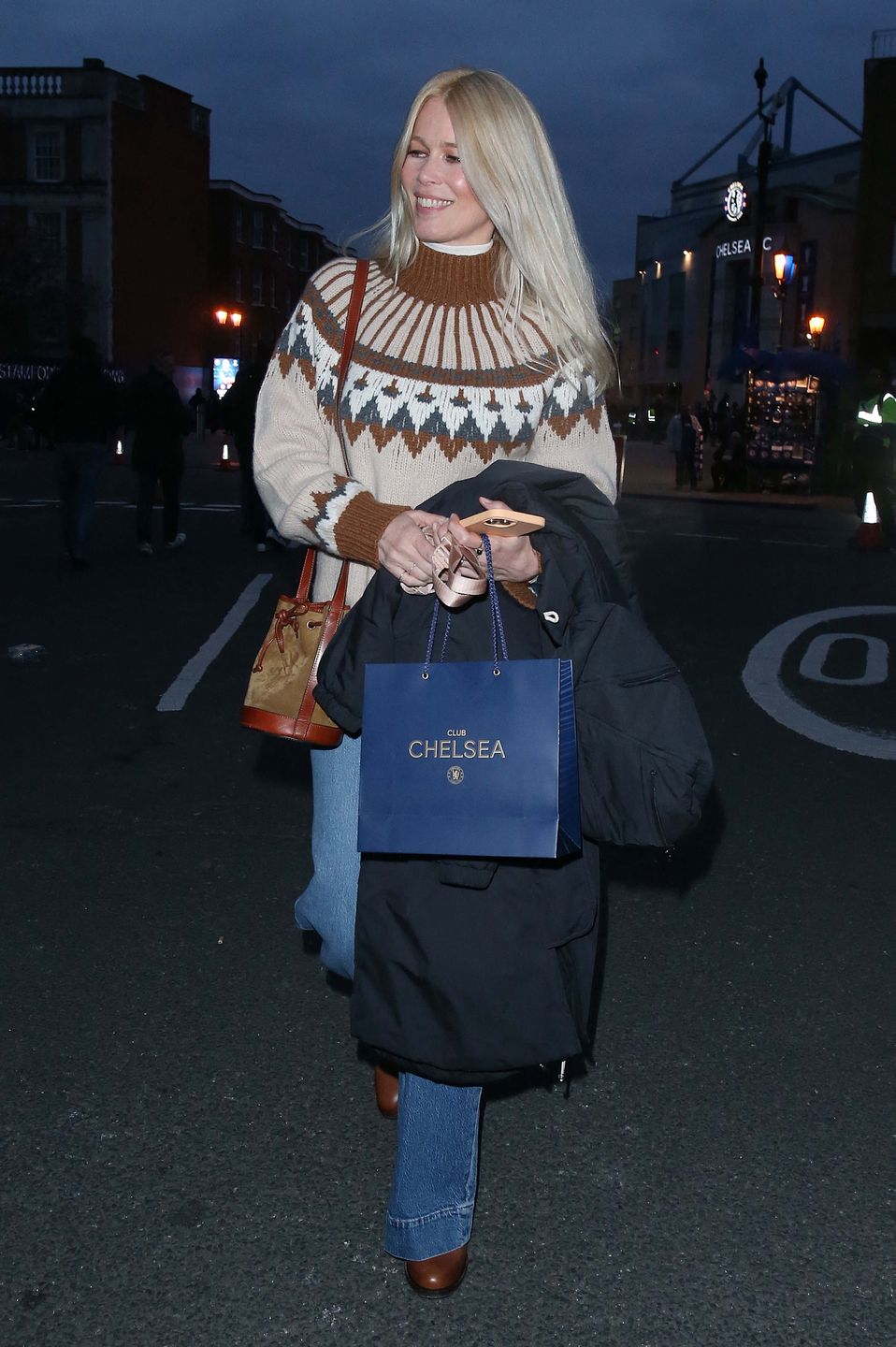Claudia Schiffer wraca z meczu z rodziną