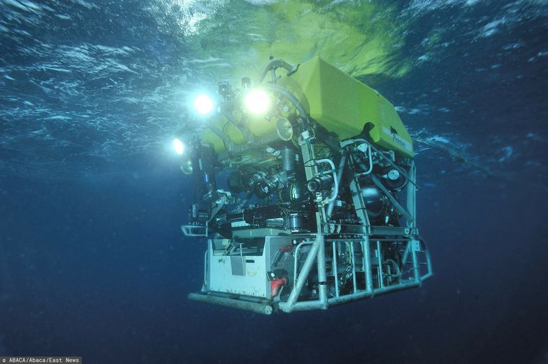 Robot Victor 6000 pomo?e w poszukiwaniach zaginionej ?odzi podwodnej
Handout photo of Ifremer French deep-sea diving robot Victor 6000 launched by Atalante ship seen here in July 2009. Deep-sea diving robot Victor 6000 will help the search-and-rescue operation for the disappeared submersible Titan on the site of the Titanic wreckage. Photo by Olivier Dugornay/IFREMER via ABACAPRESS.COM
ABACA