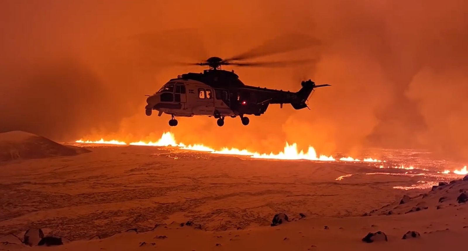 Załogę straży przybrzeżne ocenia skalę erupcji na Islandii