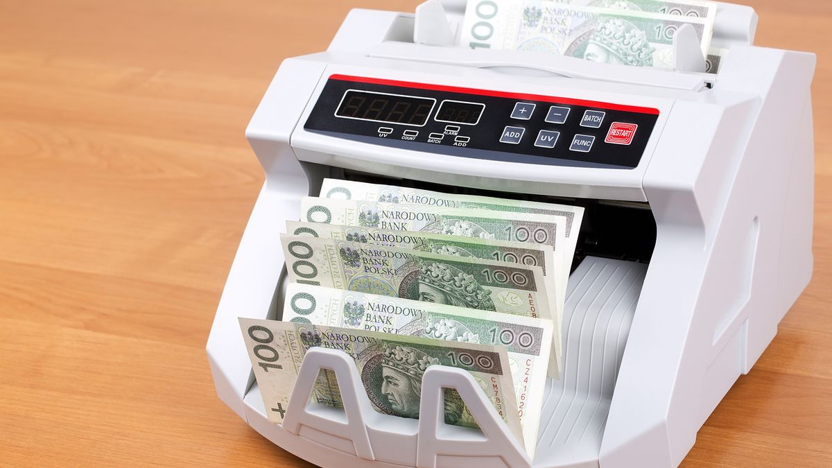 pieniądze banknoty złotówki liczarka