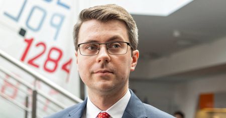 Piotr Mueller: premier ma prawo agitować i popierać kandydata