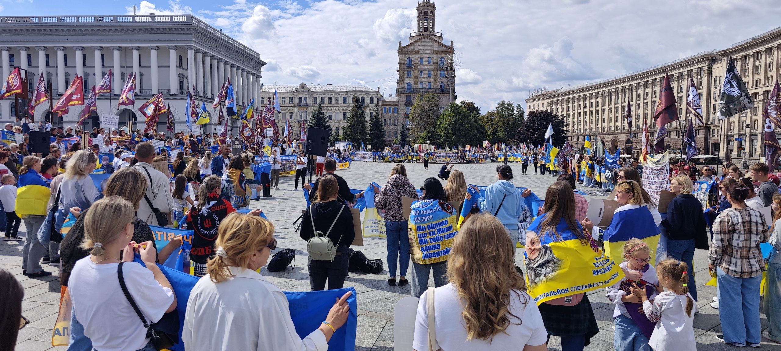 Wiec rodzin zaginionych żołnierzy