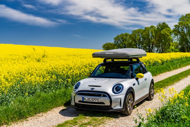 Namiot dachowy może negatywnie wpłynąć na i tak już stosunkowo skromny zasięg elektrycznego Coopera SE