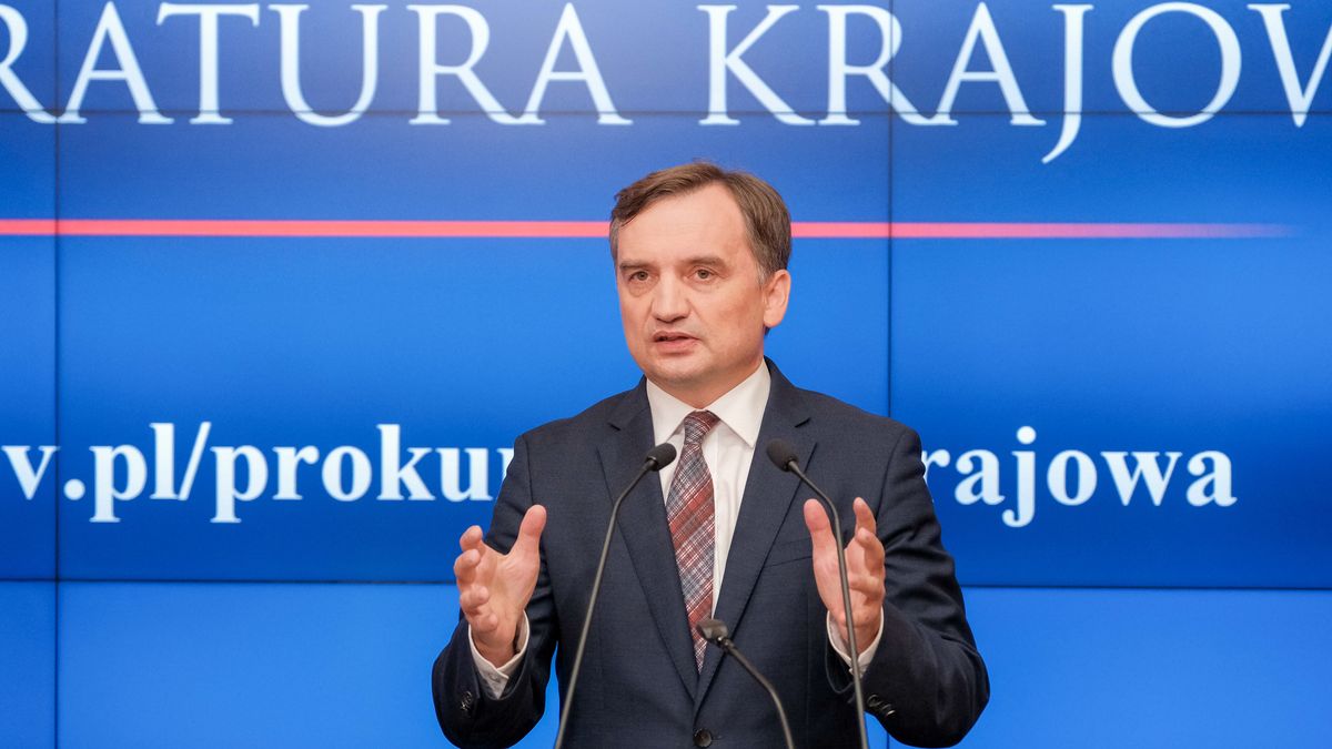 Warszawa, 17.08.2022. Minister sprawiedliwości, prokurator generalny Zbigniew Ziobro podczas konferencji prasowej nt. "działania prokuratury w sprawie zanieczyszczenia Odry", 17 bm. w siedzibie Prokuratury Krajowej w Warszawie. (jm) PAP/Mateusz Marek