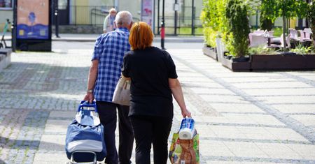 Waloryzacja w 2025 r. będzie niższa niż dotychczas. Ważna prognoza dla emerytów