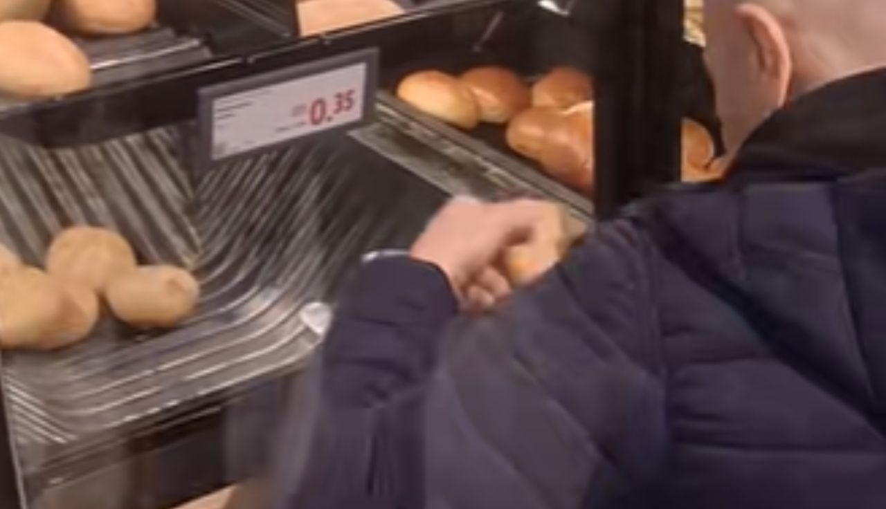Przyłapany w Lidlu. Nagranie wywołało burzę. "Po co?"