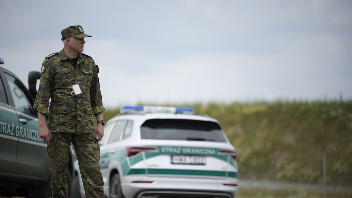 Police and border guards control vehicles at the border between Poland and Lithuania in Budzisko, Poland on 07 July, 2025.  (Photo by Jaap Arriens/NurPhoto via Getty Images)