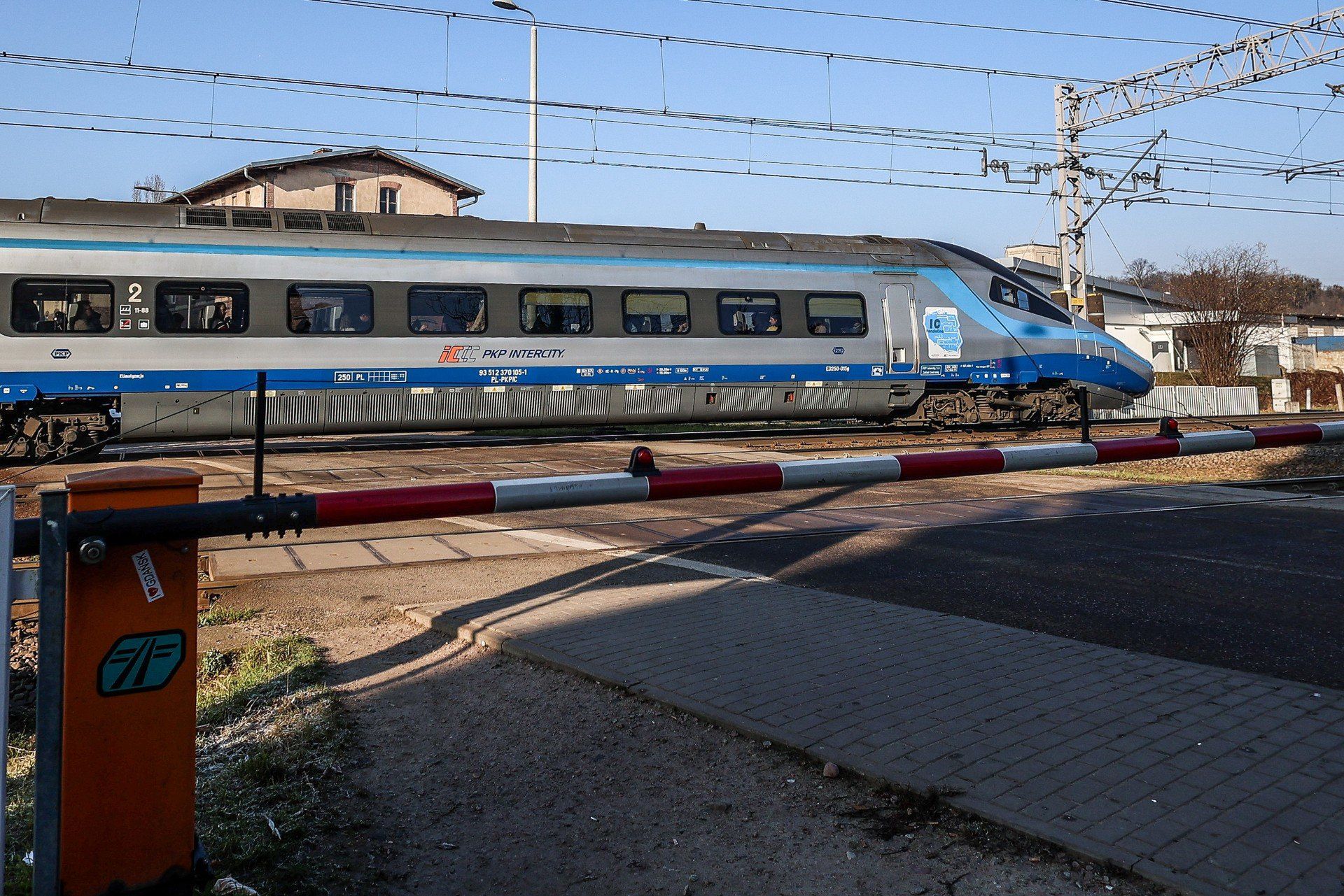 Pociągi Kolei Dużych Prędkości miałyby jeździć ponad 300 km/h.