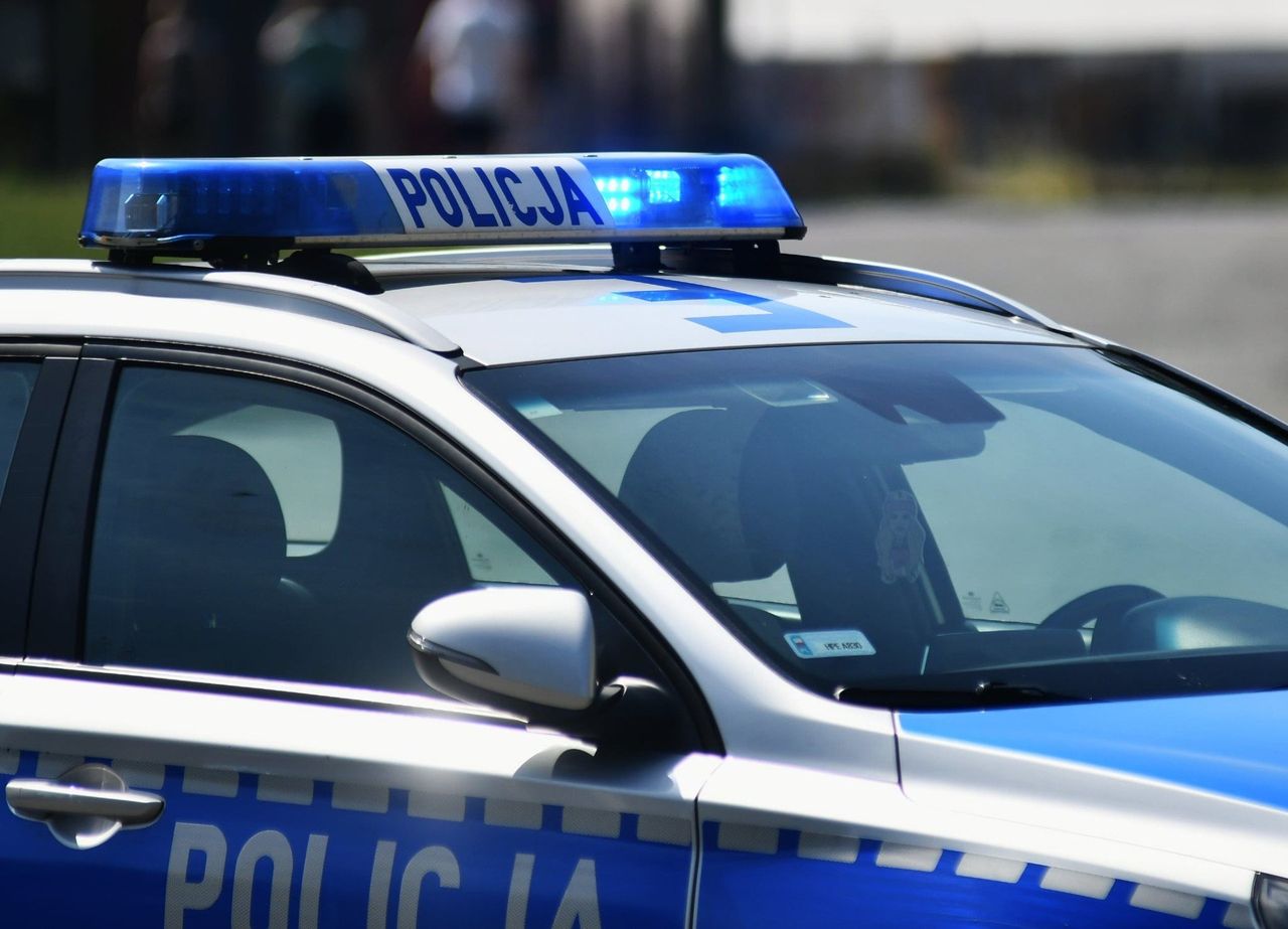 Bobrzany: Wypadek na krajowej dwunastce. Są ranni. Ruch jest zamknięty w obu kierunkach