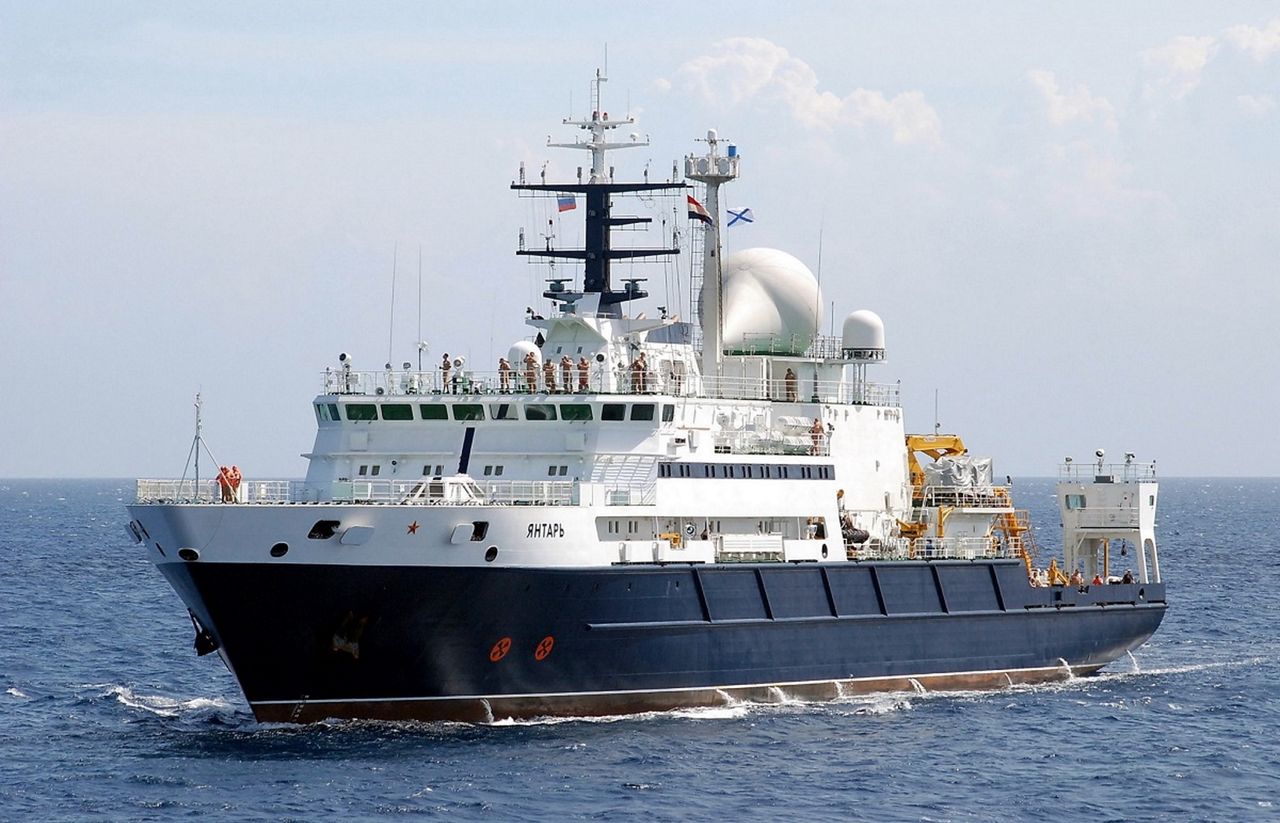 Rosyjski okręt badawczy Jantar