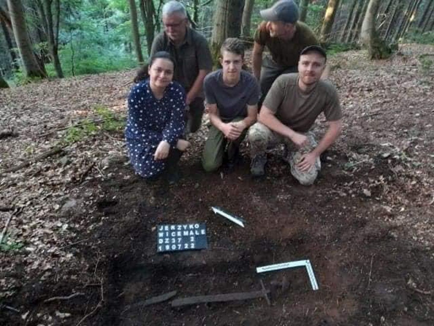 Unikatowe odkrycie w środku lasu. Znaleziono tysiącletni miecz