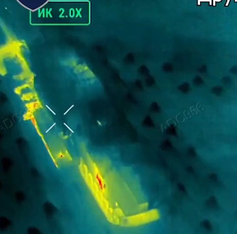 Kadr z filmu - dwa rosyjskie wozy podczas ataku