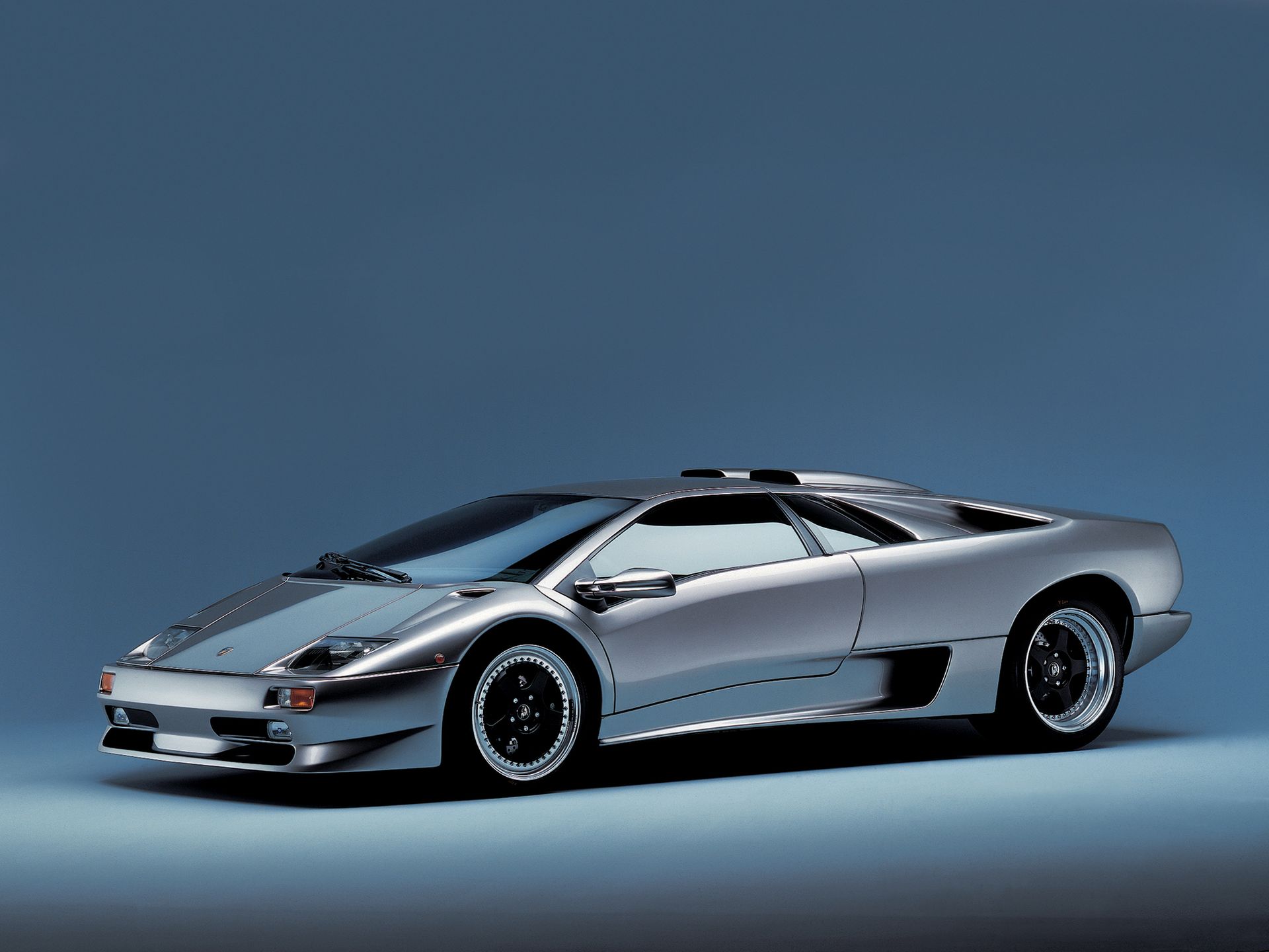 Od dekad z V12: ewolucja hipersamochodów Lamborghini 61