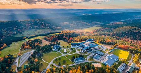 Ten resort działa jak małe miasto. Co kryje się za pobytem w Arłamowie?