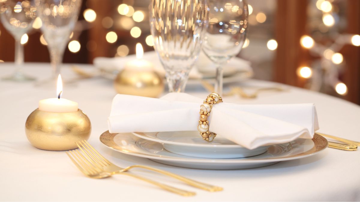Nakrycie świątecznego stołu
