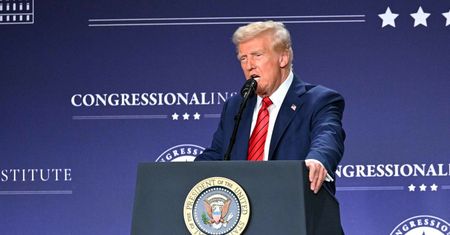 Trump zamroził biliony dolarów. Urzędnicze trzęsienie ziemi w USA
