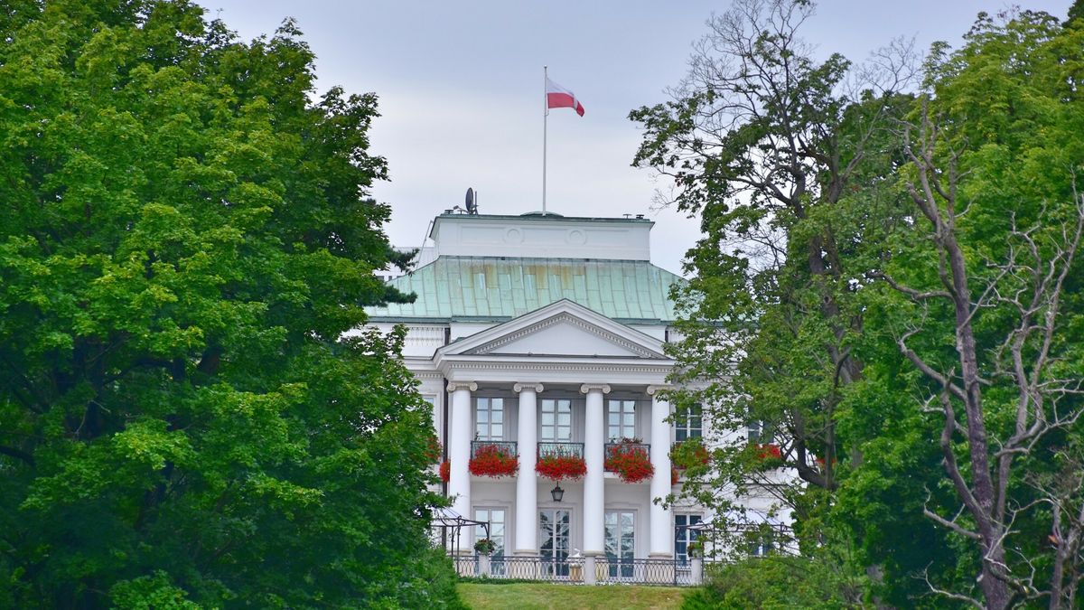 Polskie miasta AlMaPHOTO: ALBIN MARCINIAK / EAST NEWS   Palac Belwederski w Warszawie, Rezydencja Prezydenta RP n/z widok od strony ogroduAlbin Marciniak