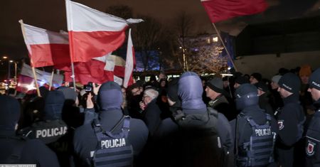 "Katastrofalne w skutkach". Psycholog mówi, co się dzieje z widzami TVP