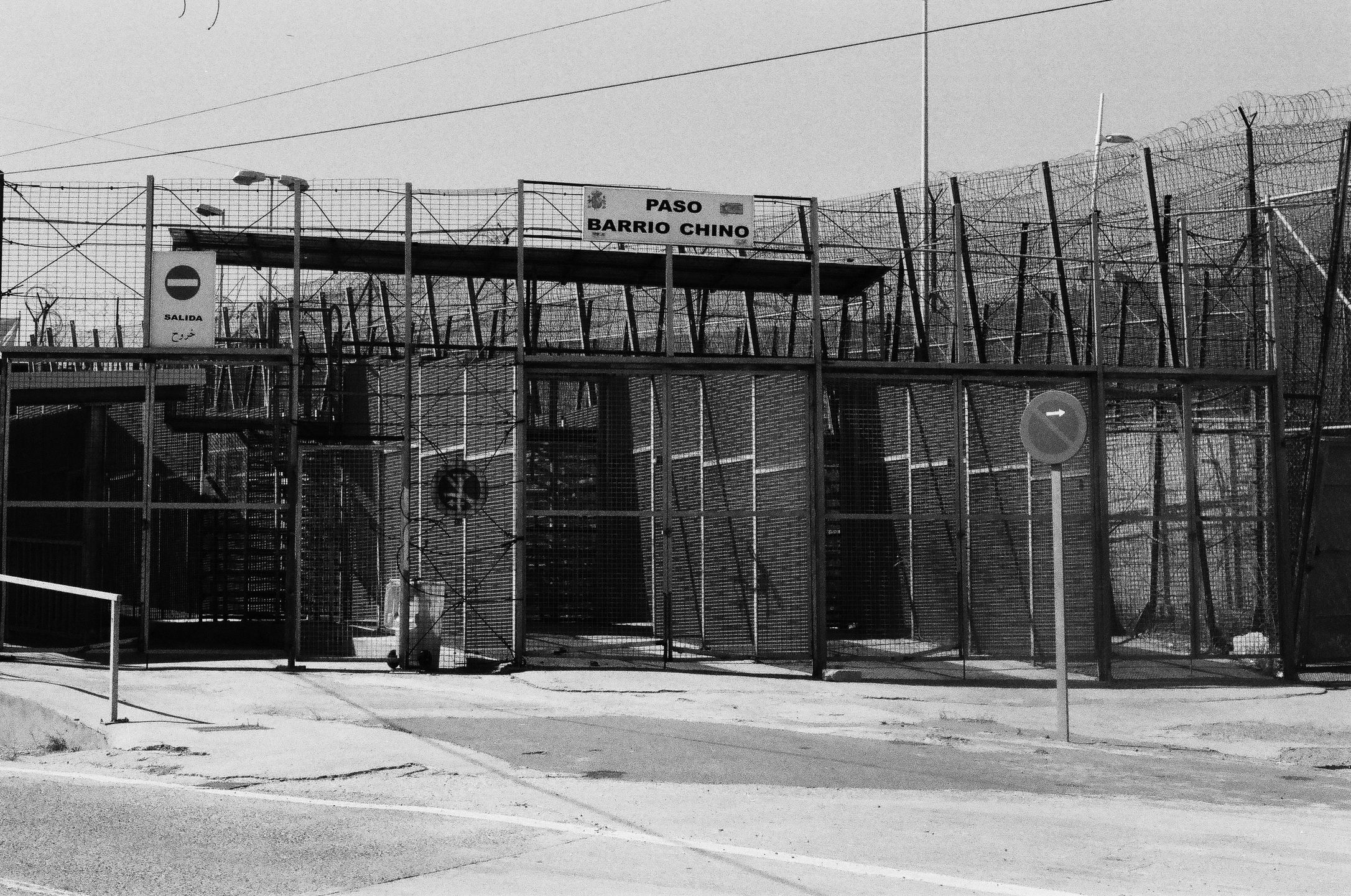 Zamknięte przejście graniczne o nazwie Barrio Chino. Miejsce mas