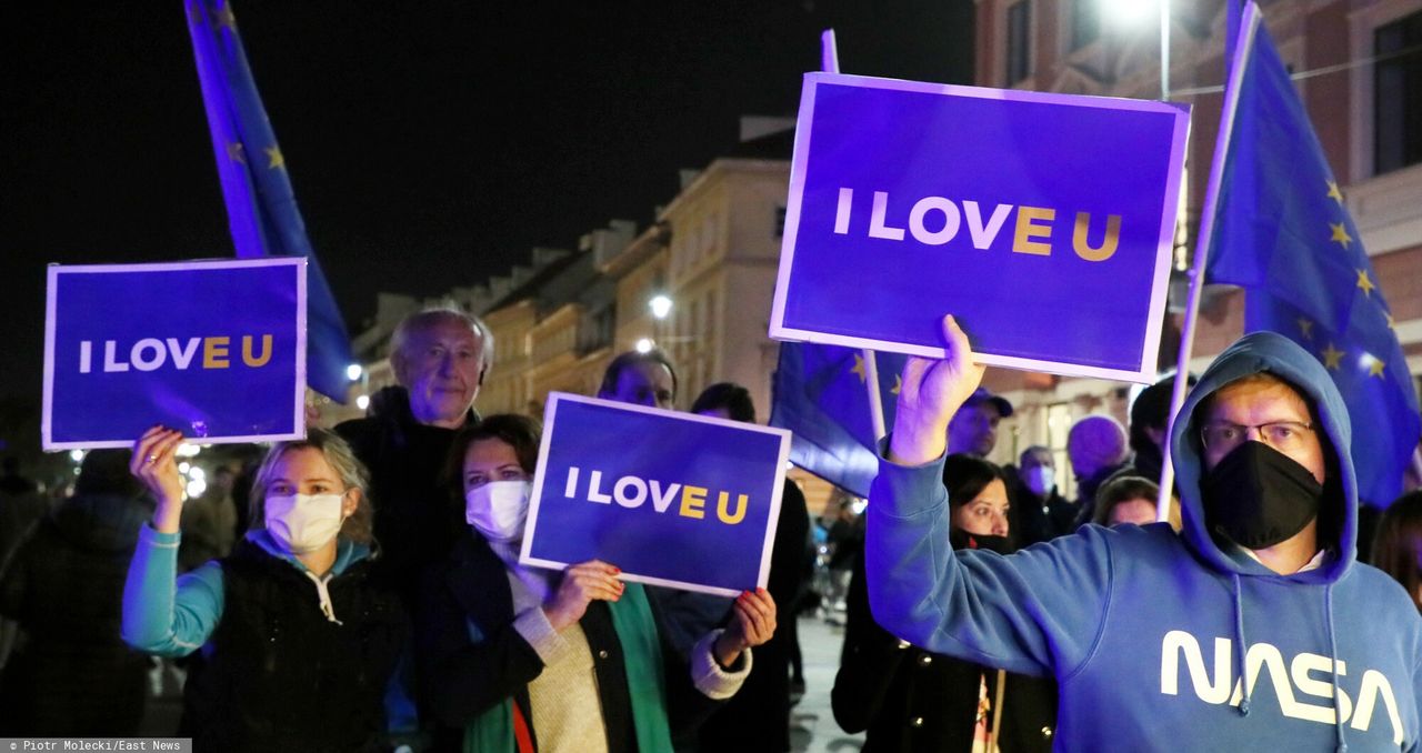 Wojna z KE zaszkodzi polskiej gospodarce. Stracimy unijne fundusze i reputację