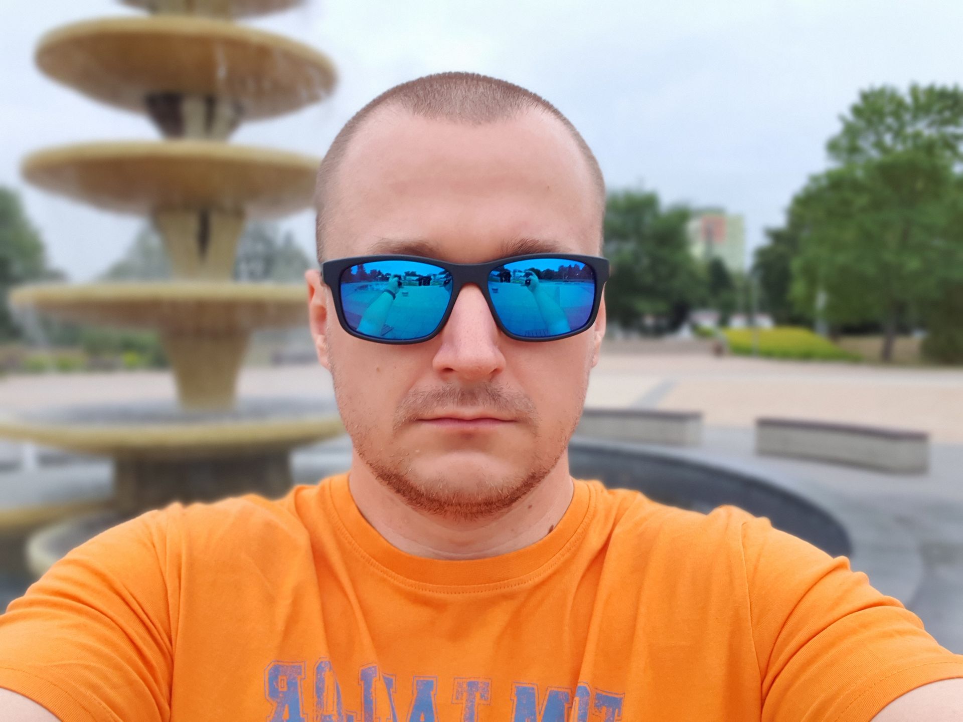 Samsung Galaxy A80 kontra przedni aparat Galaxy S10. Czy obracana kamera ma sens? 29