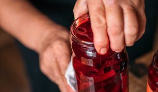 Znalazł fragmenty szkła w buraczkach. GIS wycofał całą partię