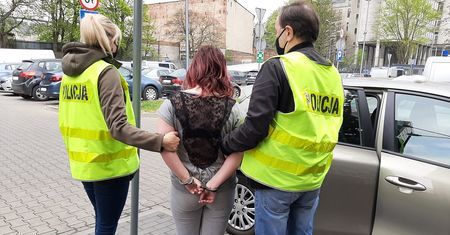 Policja zatrzymała pijaną matkę. Spacerowała po galerii z 1,5-miesięcznym niemowlakiem