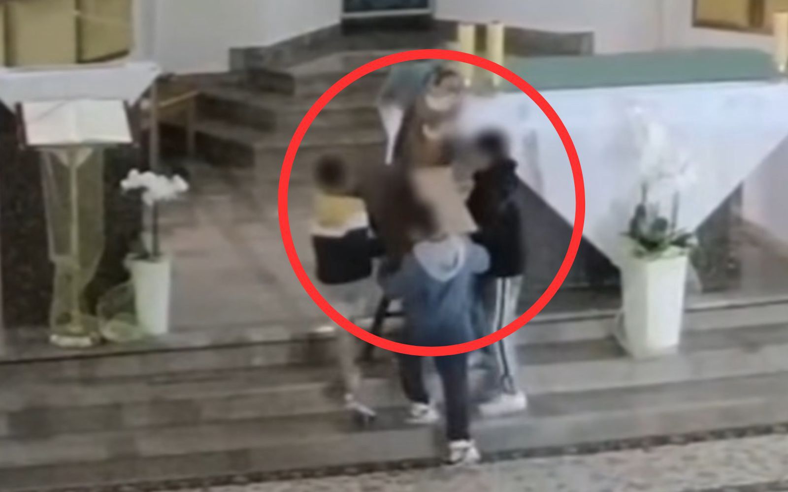 Młodzież kradła figurkę i pieniądze z kościoła w Nowym Sączu