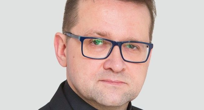 „Gość Niedzielny” rezygnuje z felietonów ks. Kowalczyka i Agaty Puścikowskiej. „Odświeżamy łamy”