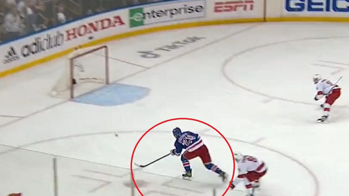 Pudło Chrisa Kreidera w meczu NHL